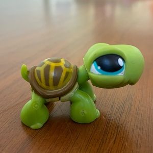 My Littlest Pet Shop Turtle #230 Hasbro 2004 Heart On Shell Blue Eyes